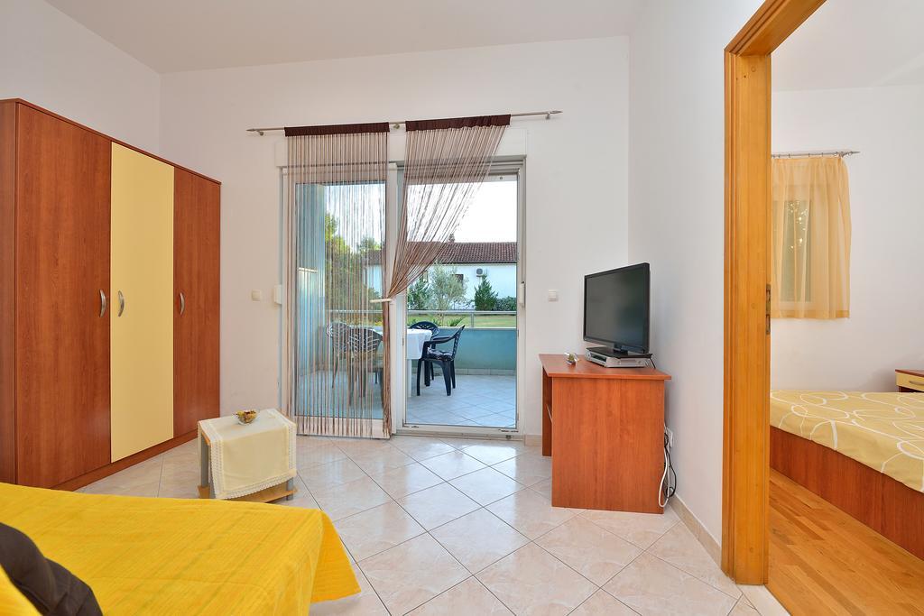 Sara Apartments Petrcane Δωμάτιο φωτογραφία